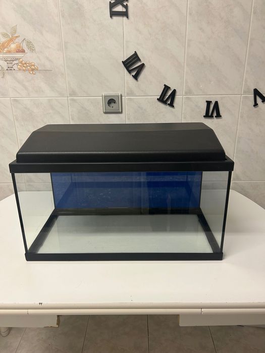 Aquário 60x30x30 em ótimo estado