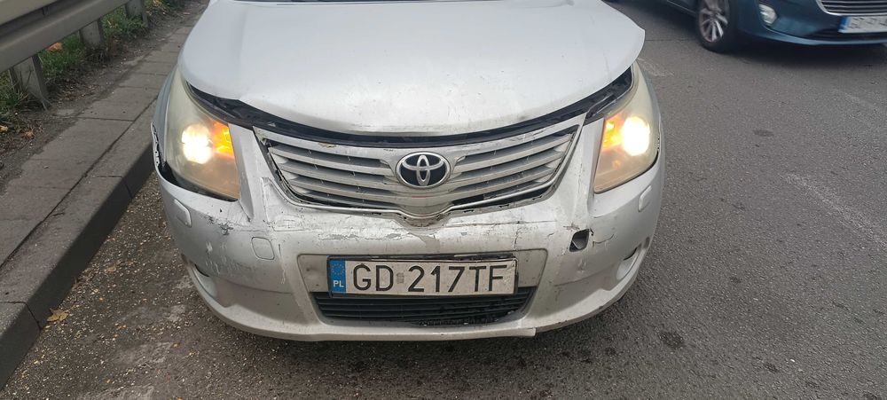 TOYOTA AVENSIS Samochód na części