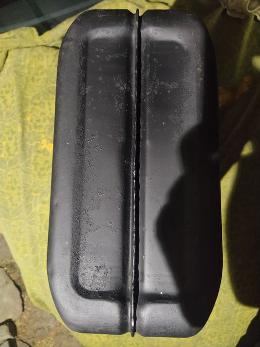 Продам канистры 20л б/у