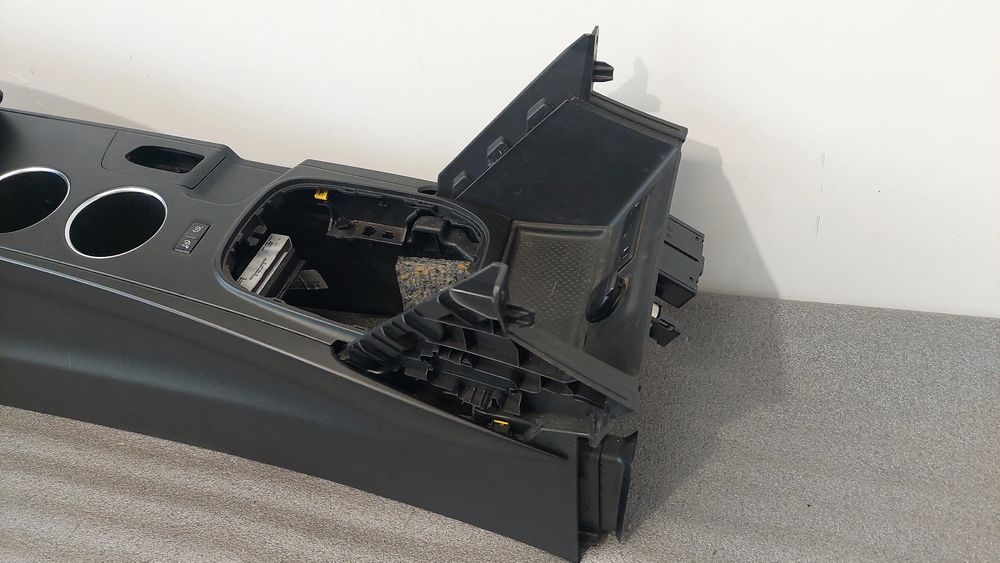 Consola central RENAULT Megane IV Grandtour (K9A/M_)