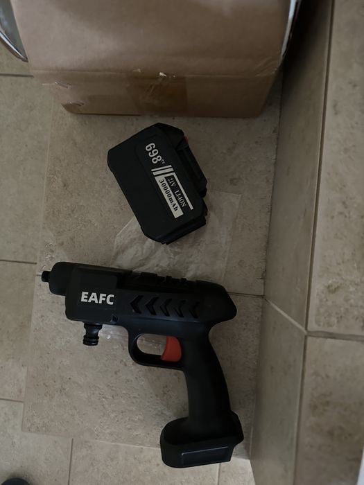 Pistola de pressão a bateria para lavar carros, muros, fachadas, etc