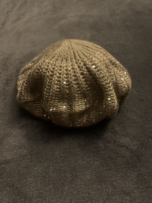 Beret damski w cekiny.