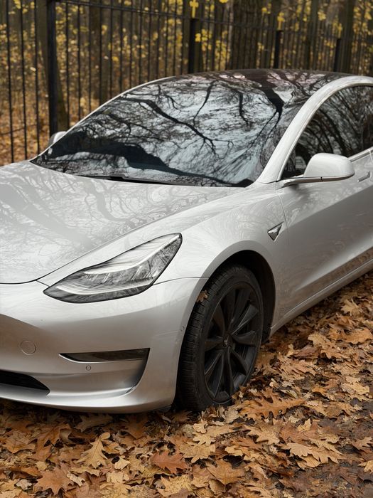 Продаж власного авто Тесла 3