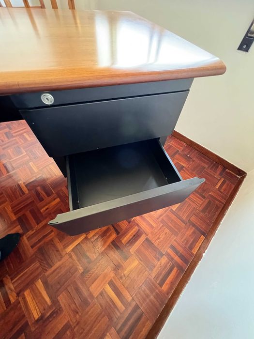 Desk in Cerejeira, 1.40 m64738944644739122