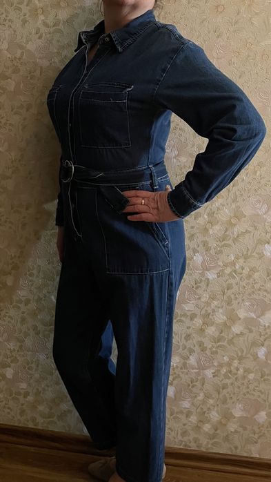 Продам жіночий джинсовий комбінезон