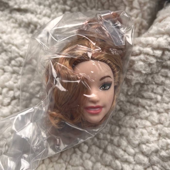 Голова you create barbie basics, теннісистка