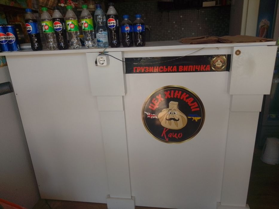 Стойка с двумя шкафами