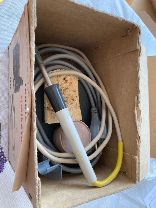 Elektroniczna regulowana lutownica z 1990 r