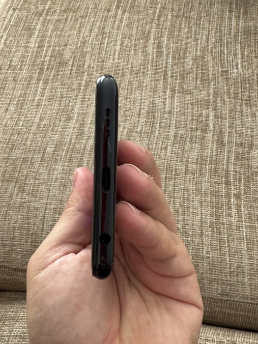 Oppo A94 5G com ecran rachado mas a funcionar