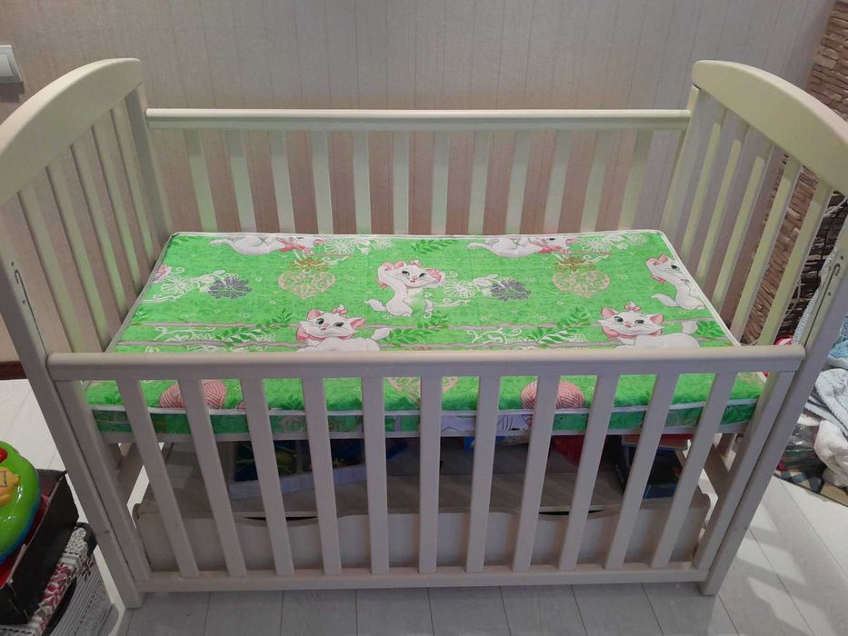 Детская кровать с матрасом