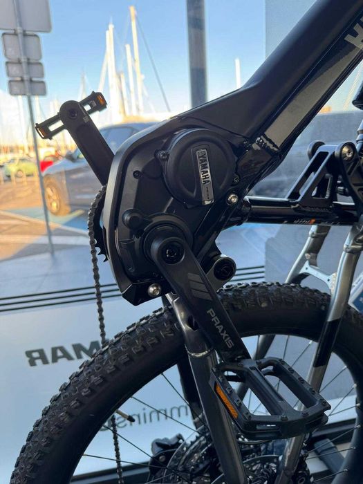 Bicicleta Yamaha MORO 07 eMTB – Potência, Design e Condução Pura