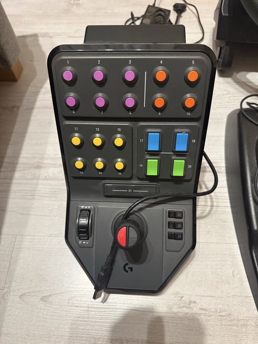 Kierownica logitech g29 + skrzynia biegów logitech + boczny panel