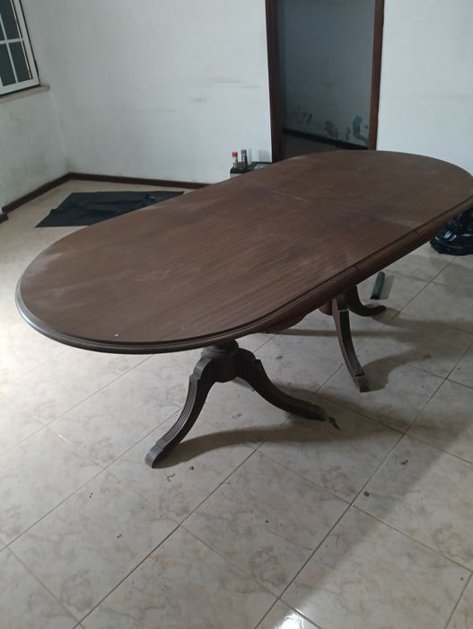 Mesa de sala em madeira