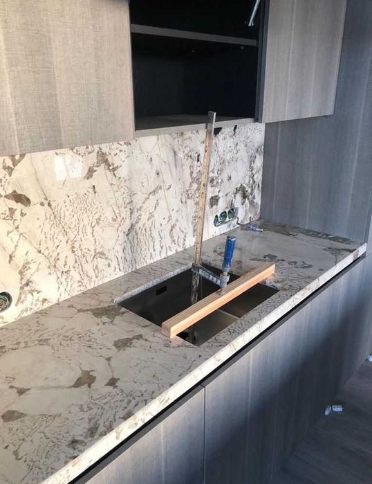 Столешницы, подоконники, плитка из мрамора, гранита, оникса, травертин