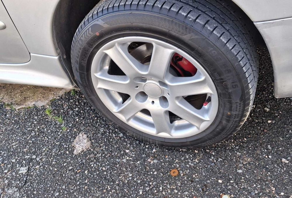 Peugeot 206 com apenas 135 mil quilómetros