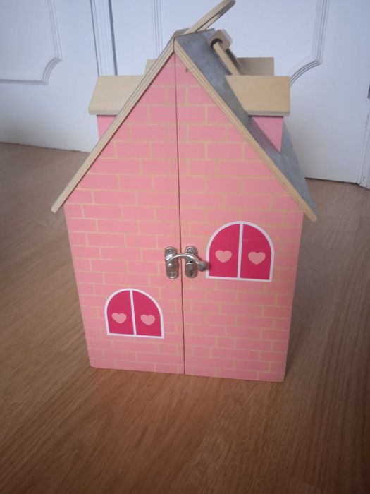 Casa de bonecas portátil