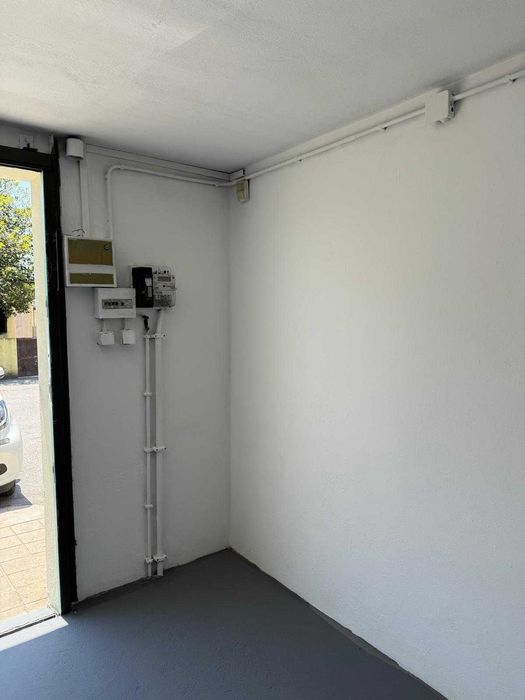 Garagem/Armazém - Arrendar
