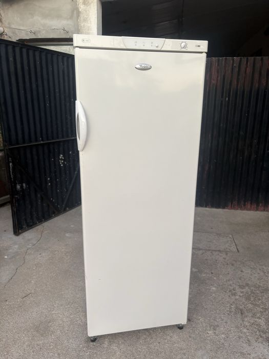 Arca Congeladora Vertical Whirlpool – A Funcionar Muito Bem