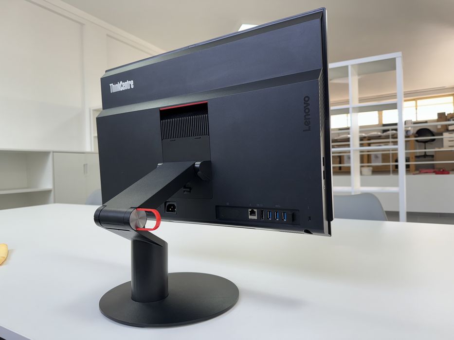 All-In-One Lenovo M810z AIO  | i5-6Gen | 16GB | M.2 256GB | WIN 10 Pro | 1 ANO GARANTIA