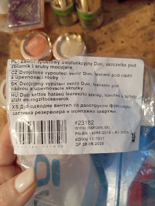 Zawór WC spustowy dwufunkcyjny