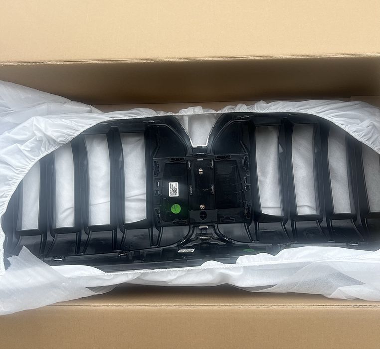 Atrapa grill srebrny do nowego modelu bmw x1 nowa