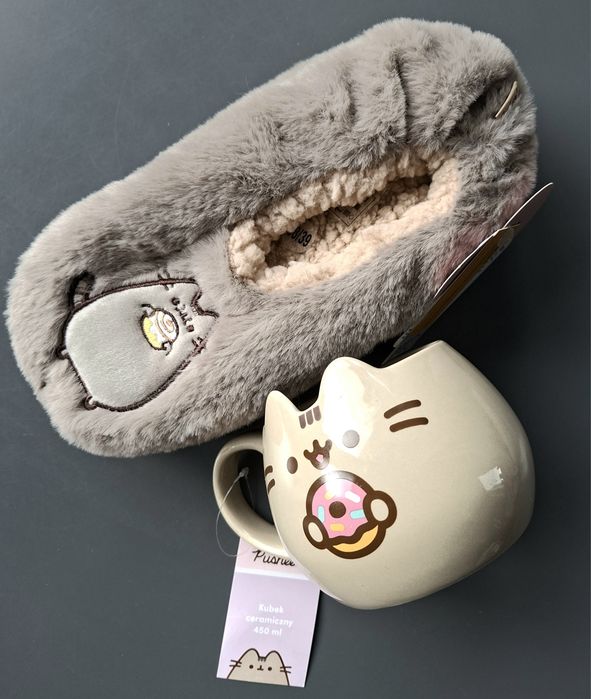 Pusheen pluszowe kapcie 38/39 z ABS i duży kubek ceramiczny 450 ml