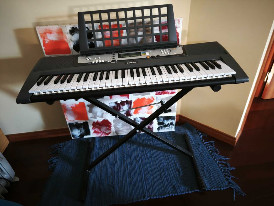 (pouco uso, bom estado) Órgão eletrónico / teclado Yamaha EZ-200
