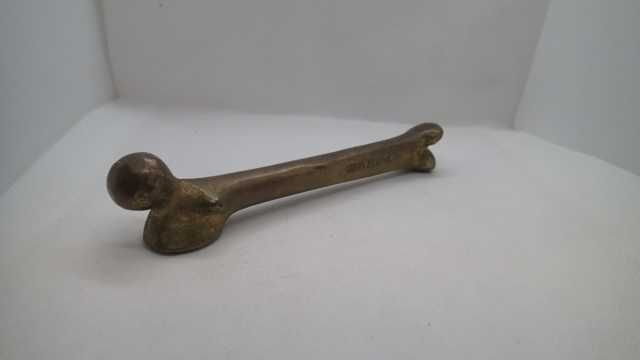 Pisa papeis em Bronze