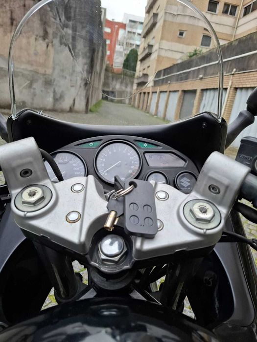 Suzuki GSX750F como nova