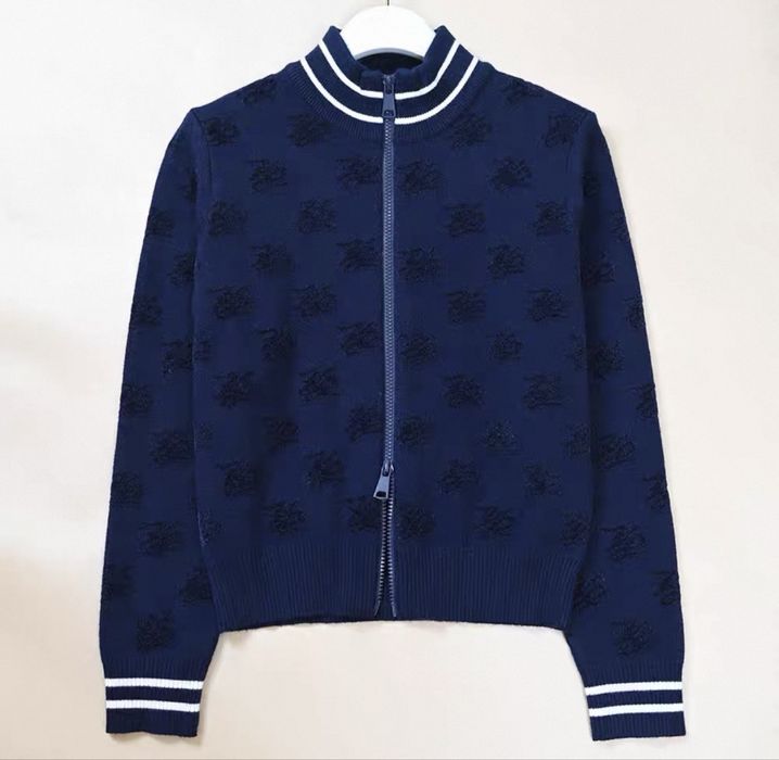 Продам женскую  кофту Karl Lagerfeld