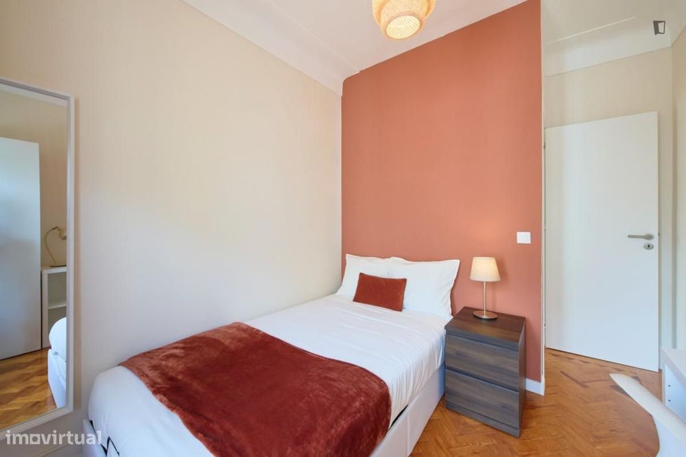 Quarto - localizado em Arroios Lisbon