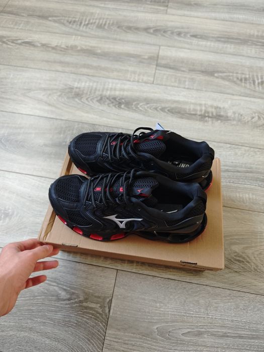 Кросівки чоловічі Mizuno Wave Prophecy 14S 43