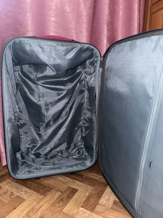Валіза у розмірі М