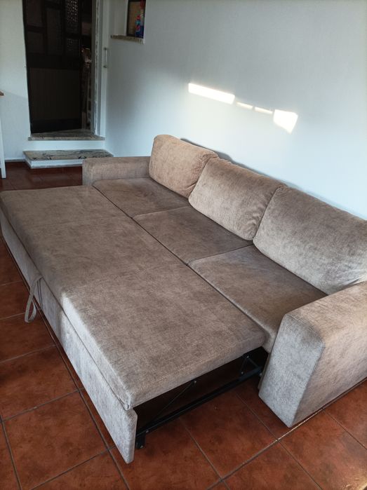 Sofá-cama de cor camel
