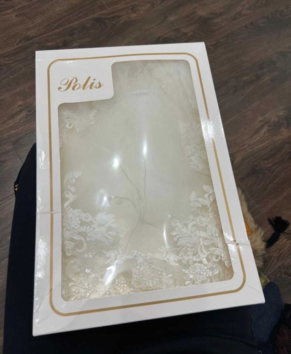 Krótki welon ślubny - śmietankowa biel, marki Polis