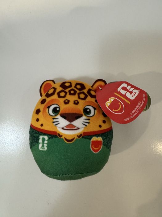 Squishmallows Zayu z numerem 9 (postać oficjalnej maskotki Mistrzostw Świata FIFA 2026 reprezentująca Meksyk) z kolekcji Happy Meal FIFA 2026