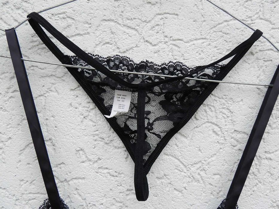 Gorset z podwiązkami i stringami *Risque* jak *Victoria’s Secret*  S/M