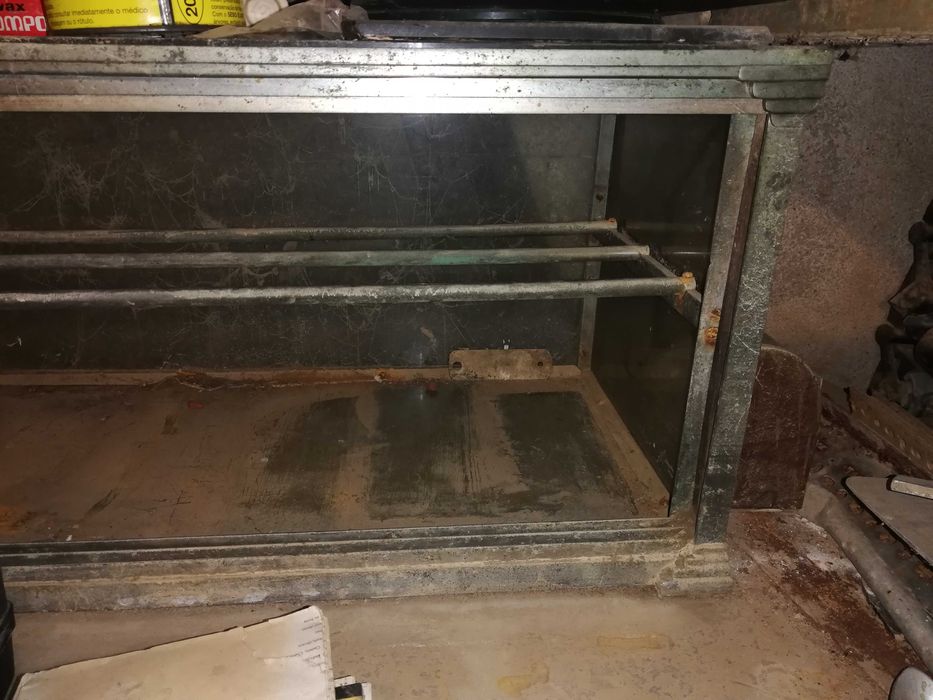 Expositor, Vitrine, Montra. Latão e vidro. Vintage.