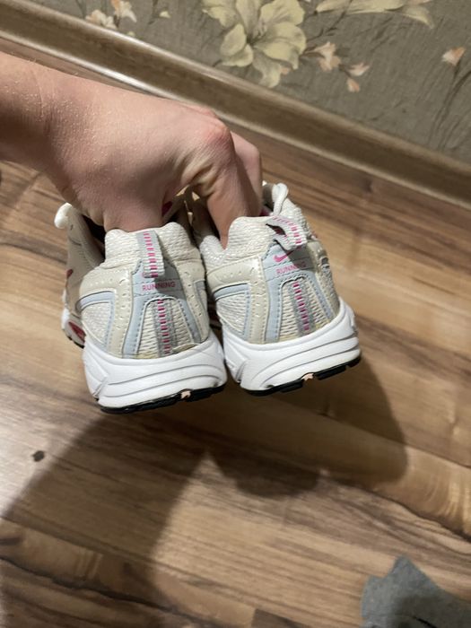 Продам жіночі кросівки nike