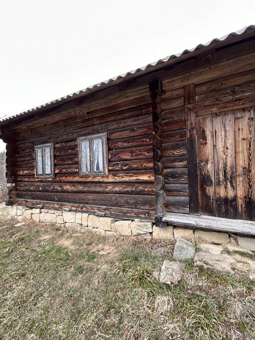 Велика земельна ділянка з старим будинком