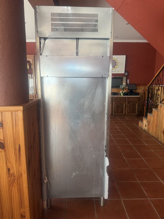 Vitrine Refrigeradora para sobremesas ou vinhos  FAGOR como nova