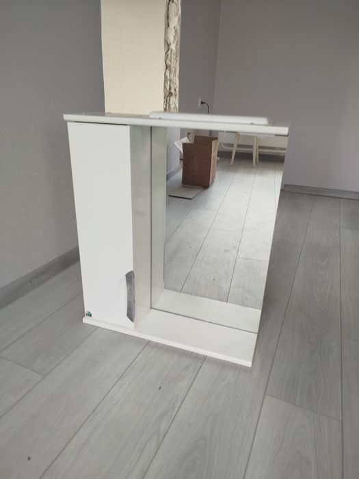 Продам зеркало з поличками для ванної кімнати