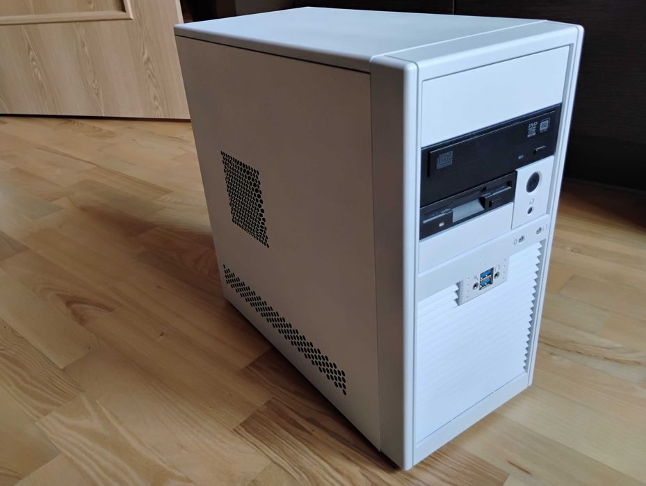 RETRO / SLEEPER PC – i5-7400 + RX 470 4GB + 16GB RAM – klasyczna biała obudowa