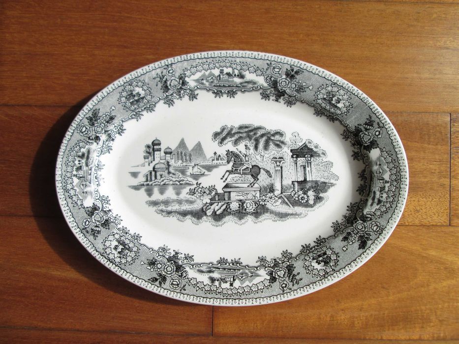 Travessa Pequena Antiga - Estátua - Gilman & CTA - Sacavém - Preta