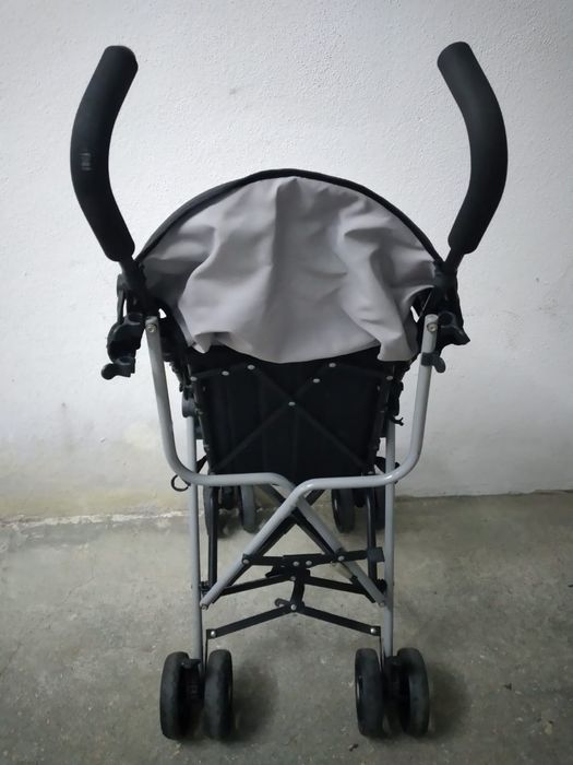 Carrinho de passeio, usado, em bom estado.