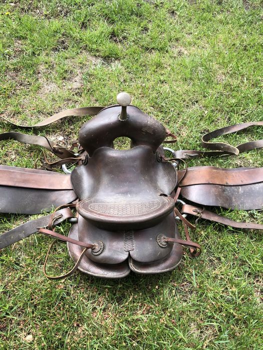 Сідло на коня  шкіряне ковбойське