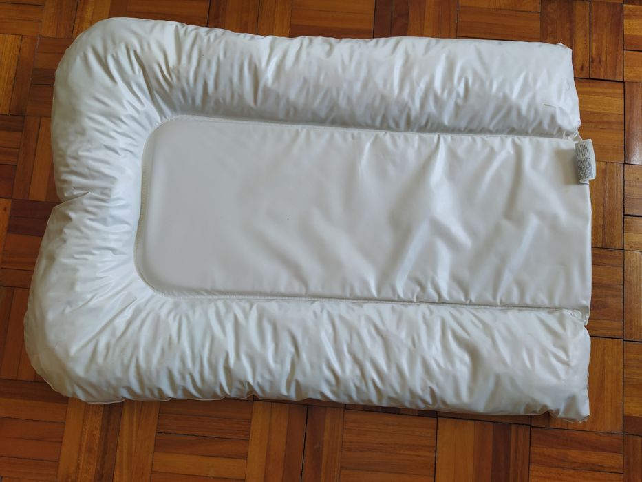 Conjunto de bébé. Colchao de berco e fraldario
