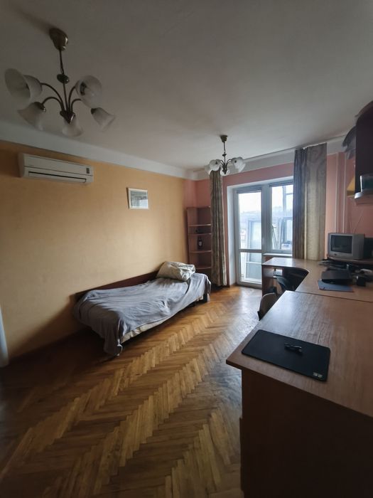 Продаж трикімнатної квартири в Києві