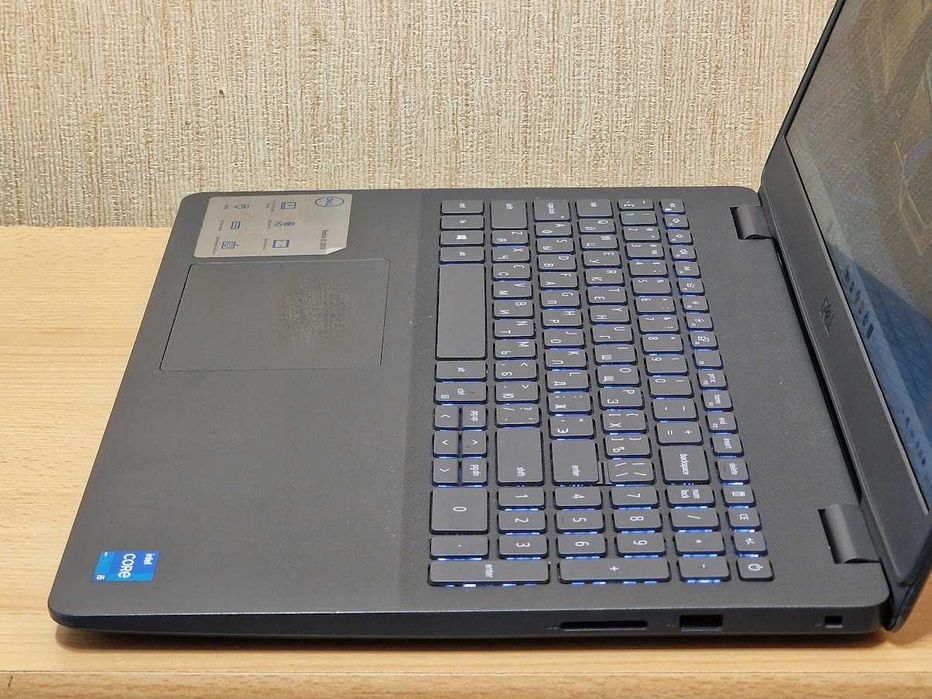 Dell Vostro 3500 Intel Core i7-1165G7 RAM16Gb SSD 256Gb Батарея 9годин