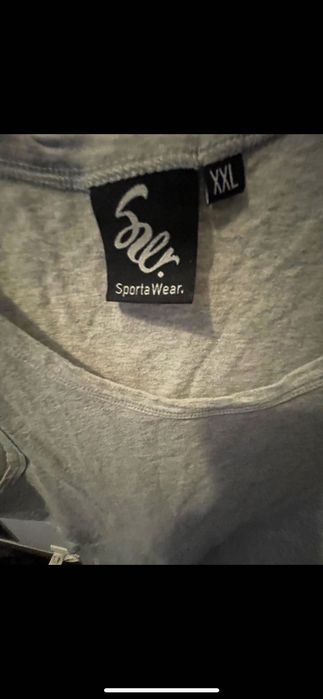 Zwykła szara podkoszulka